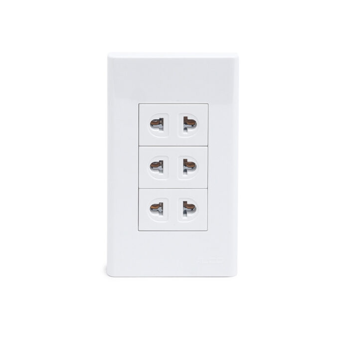 Wide Series 3 Gang Universal Outlet Set